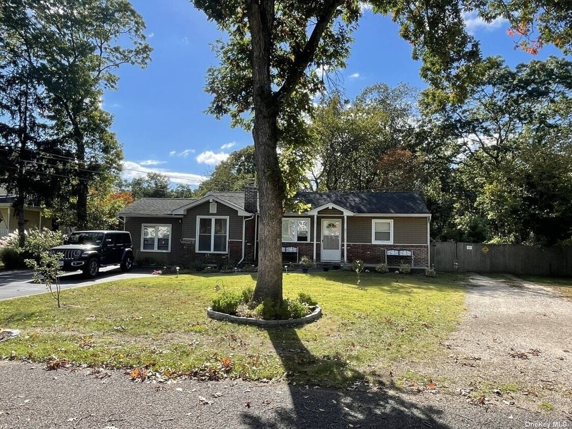 452 Oceanside St, Islip Terrace, NY 11752 House Rental in Islip