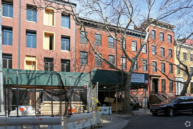 Foto del edificio - 131 W 11th St