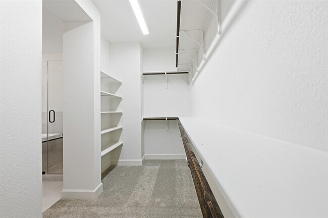 Foto del edificio - 5511 Orangery Ln