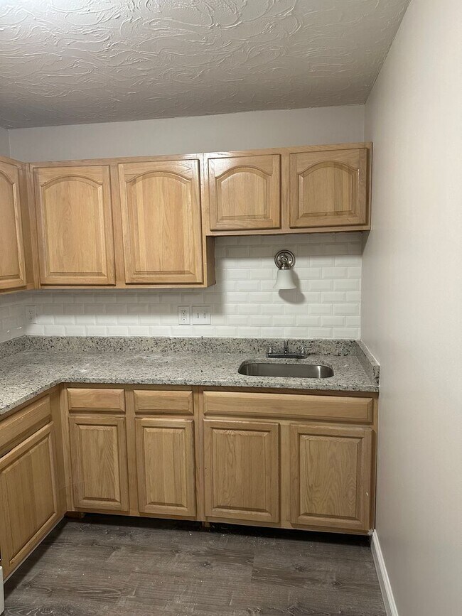 Foto del interior - 310 Thompson Road LLC