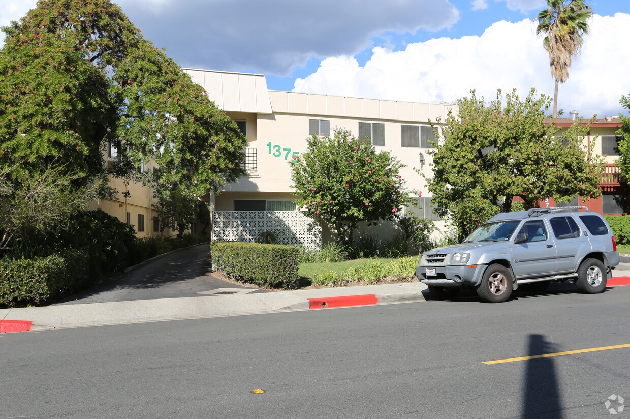 Building Photo - 1375 E Acacia Ave