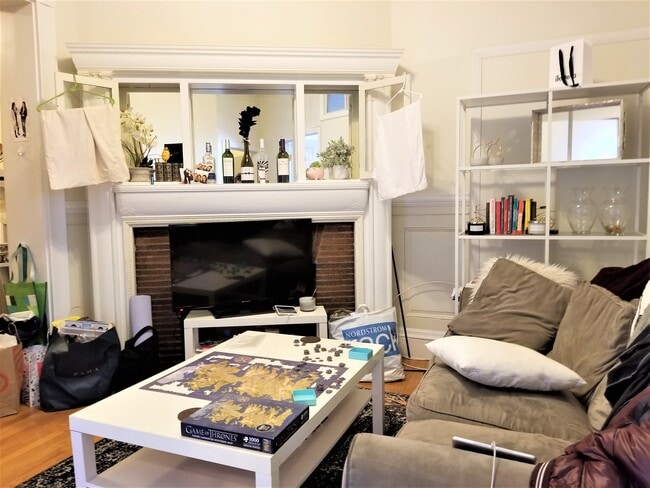 Foto del edificio - 43 Bay State Rd