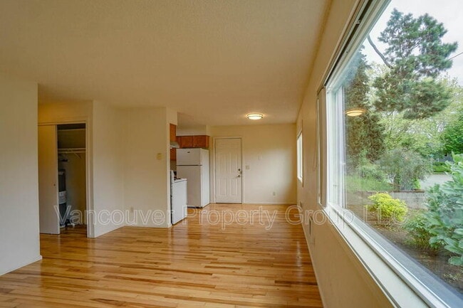 Foto del edificio - 609 W McLoughlin Blvd