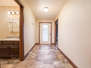 Building Photo - 1745 Golf Dr