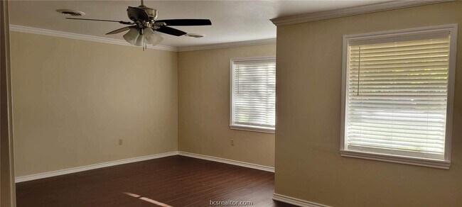 Foto del edificio - 1003 Harrington Ave