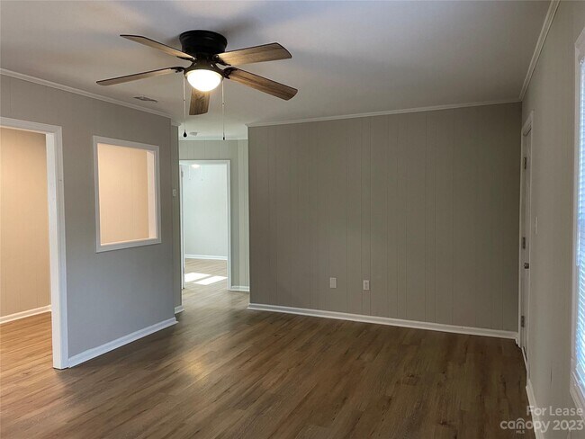 Foto del edificio - 2118 Moline Dr