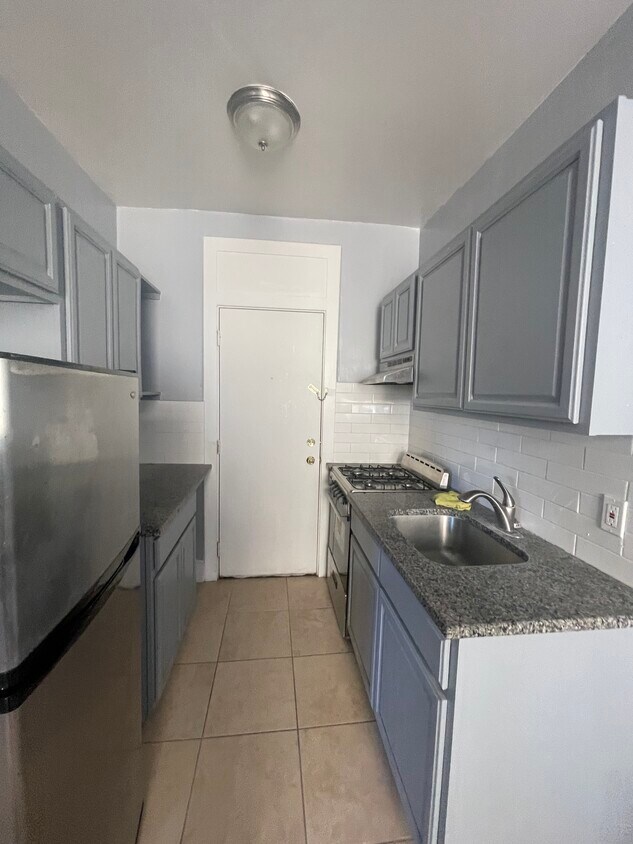 207 S Harrison St 23 - 220 S Harrison St