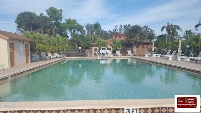 Building Photo - 6494 Royal Woods Dr