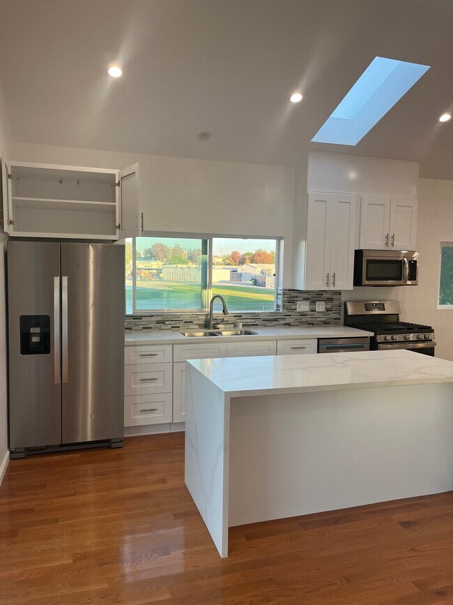 Building Photo - 8751 Rayford Dr