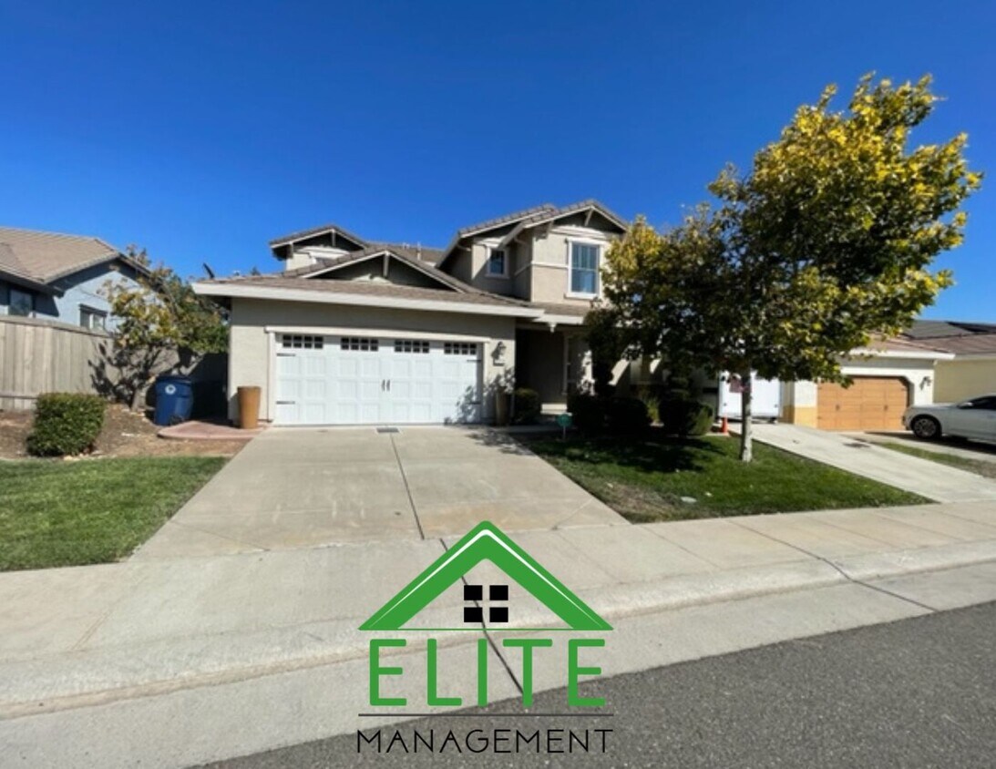 Foto principal - Beautiful 4-Bedroom Home in Desirable Ranc...