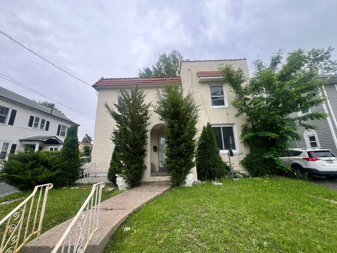 Foto principal - 936 Parkside Ave.