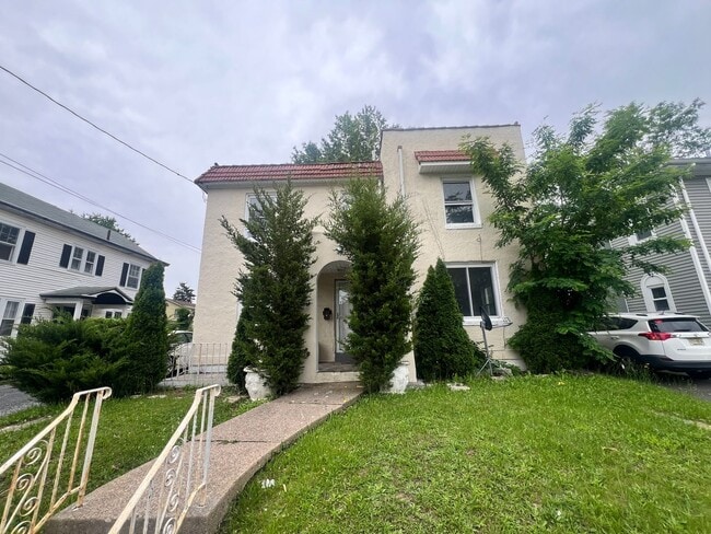 Building Photo - 936 Parkside Ave.