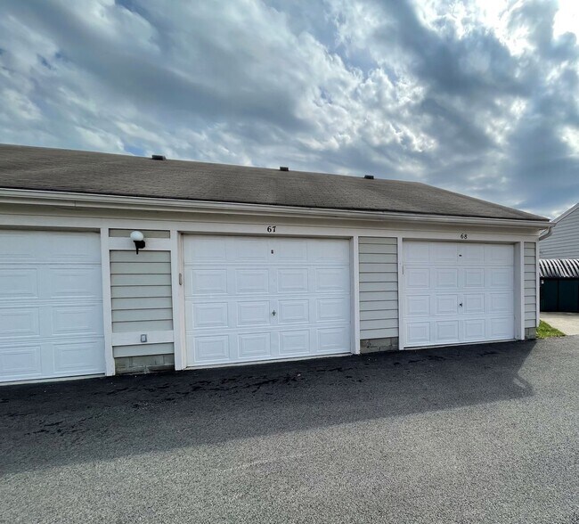 Foto del edificio - 6775 Meadow Creek Dr