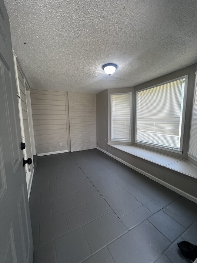 Foto del edificio - 1023 N Mendenhall Rd