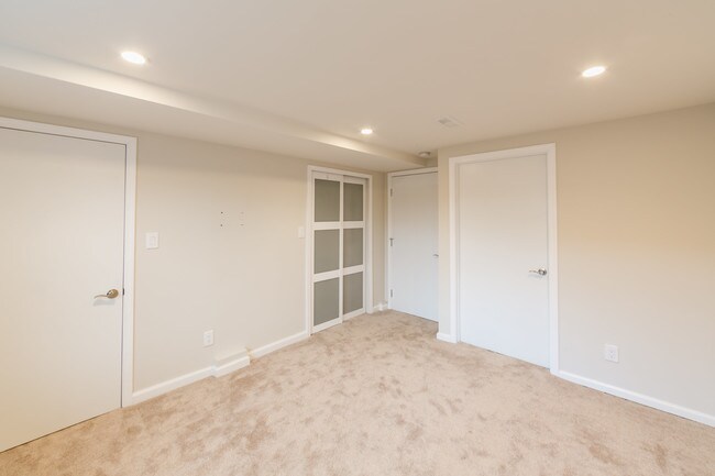 Bedroom 1 w/ 2 closets and 1 bath - 653 St Francis Blvd