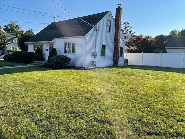 Building Photo - 1515 Scriven Ave