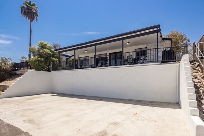 Foto del edificio - 3bedroom 3 bath Riverfront Short Term Rental