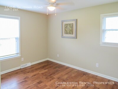 Photo - 1086 Talisman Rd House