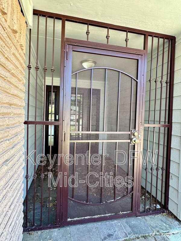 Foto del edificio - 2801 Clearbrook Dr