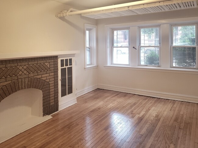 Foto del edificio - 2922 N Albany Ave