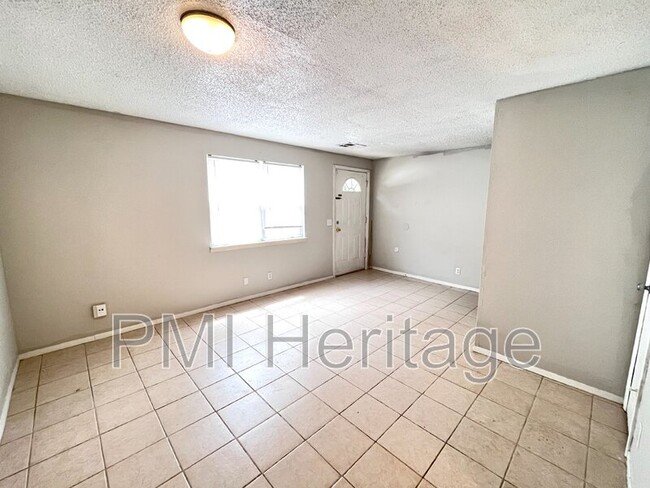 Foto del edificio - 813 N Pleasant St