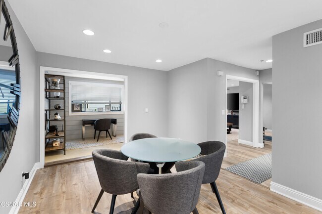 Foto del edificio - 1224 S Westlake Blvd