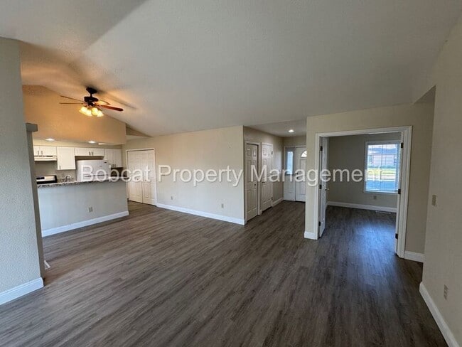Building Photo - 426 Springview Ct