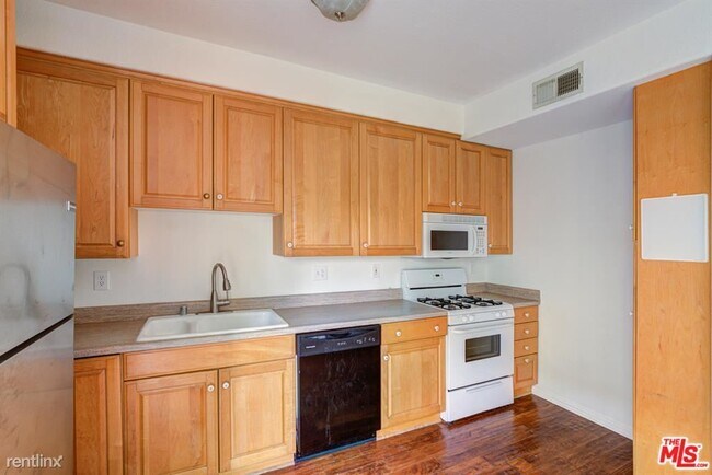 Foto del edificio - 2 br, 2 bath Condo - 108 N Orlando Ave Apt 4