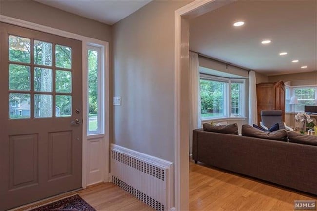 Building Photo - 697 Terrace Heights
