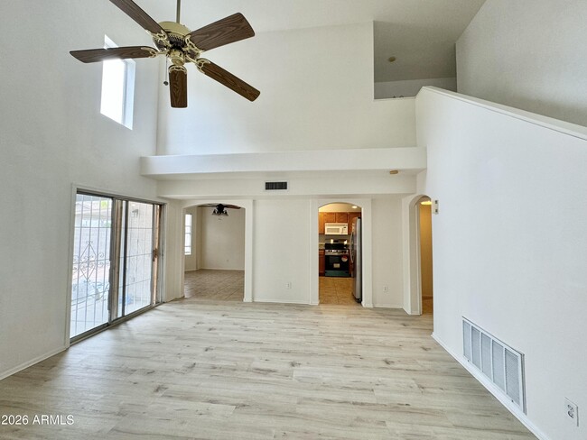 Building Photo - 3040 E Wahalla Ln