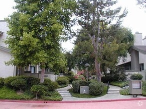 Building Photo - 3216 Caminito Eastbluff