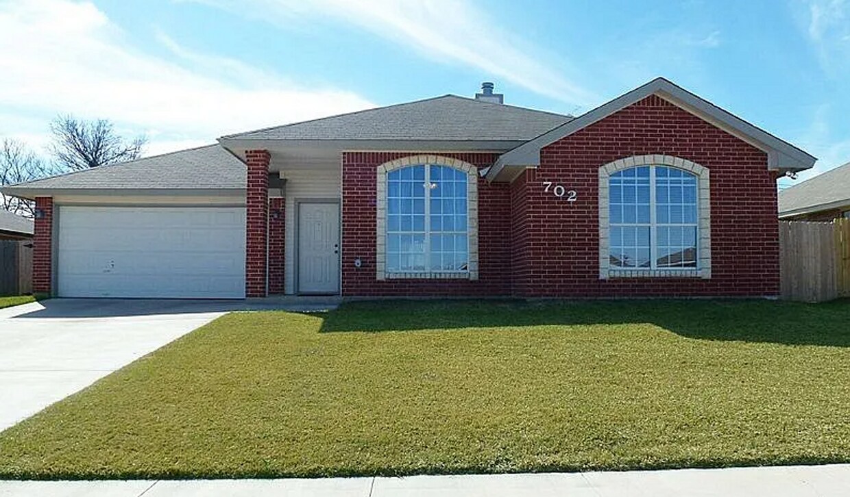 Primary Photo - PRICE REDUCTION & RENT SPECIAL - AVAILABLE...
