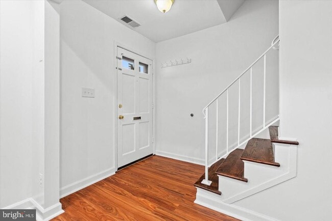 Building Photo - 8123 Kingsway Ct