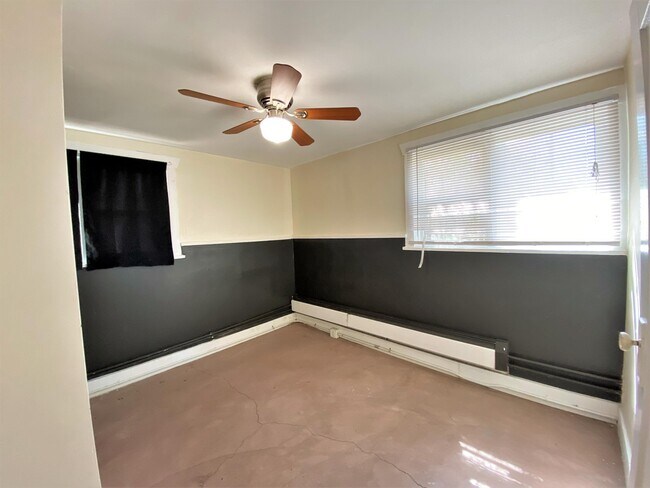 Building Photo - 575 S 900 E