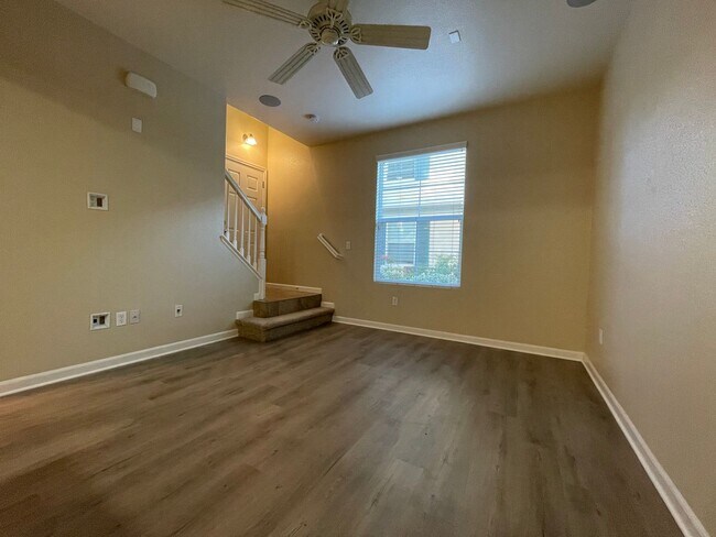 Foto del edificio - Beautifully Updated 3BD/2.5BA Townhouse in Citrus Heights!