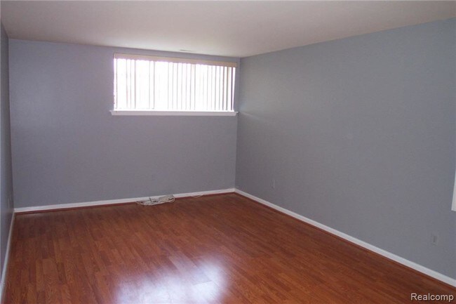 Building Photo - 8140 Crestview Dr