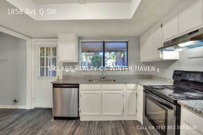 Building Photo - 2 Bedroom Townhouse with Views of County P...