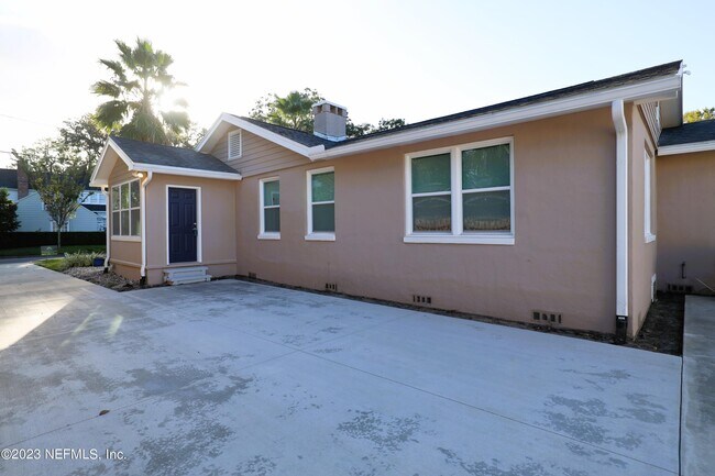 Foto del edificio - 1429 Challen Ave