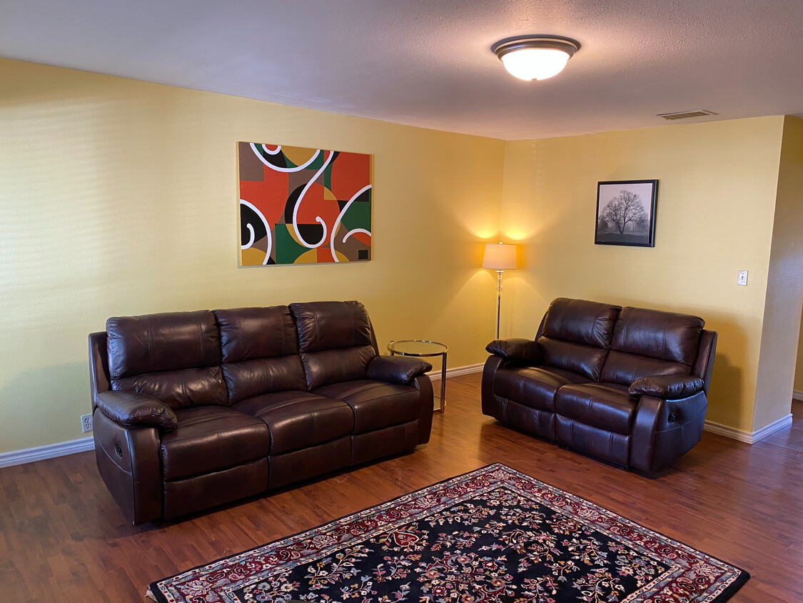 Foto principal - Room in Townhome on Leisure Dr