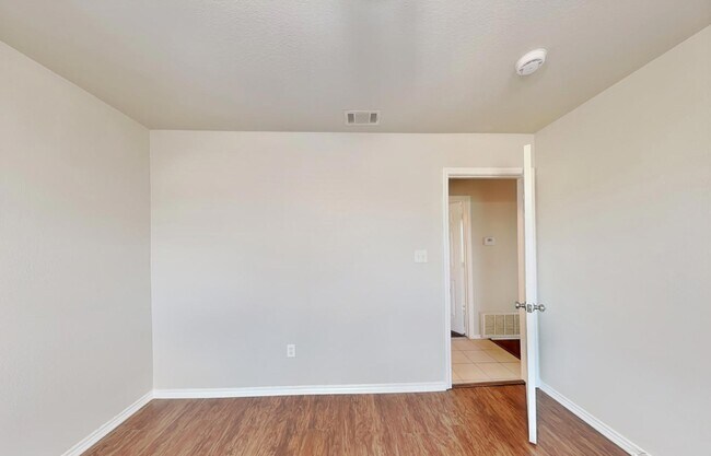 Foto del edificio - A Beautiful Balance of Comfort and Function — 3 Bedrooms