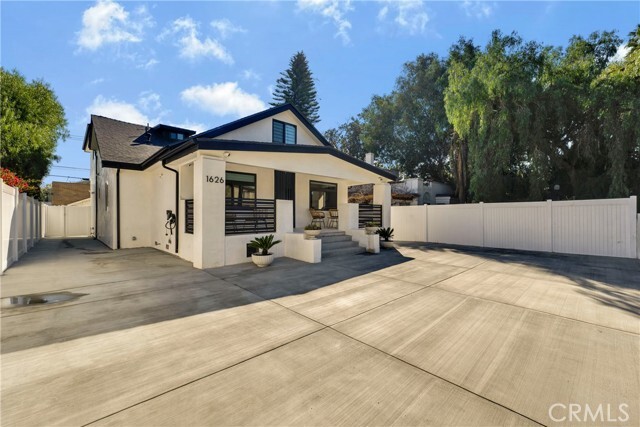 Foto del edificio - 1626 Winona Blvd