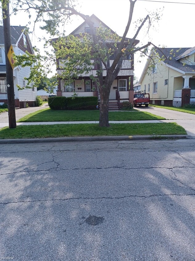 2114 Mayview Ave, Cleveland, OH 44109 Townhome Rentals in Cleveland