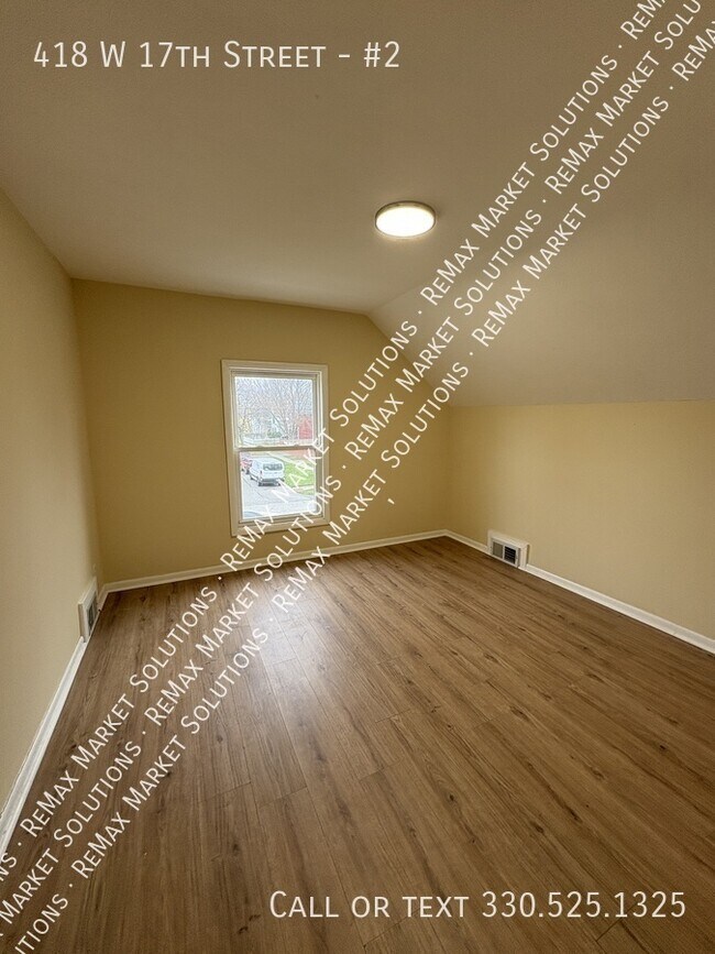 Foto del edificio - 418 W 17th St