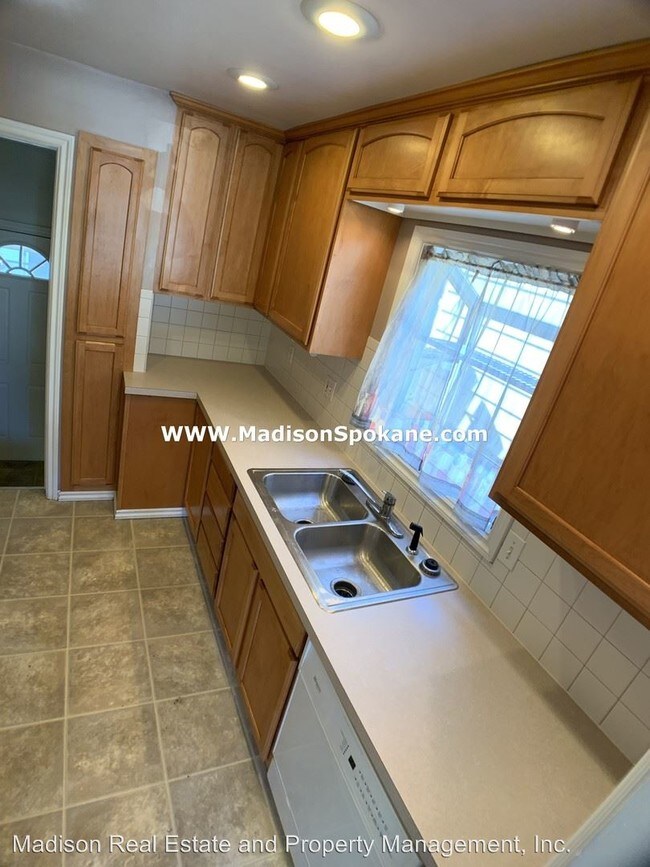 Foto del edificio - 4 br, 2 bath House - 942 E. 37th Ave.