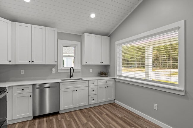 Building Photo - 122 Long Pond Loop