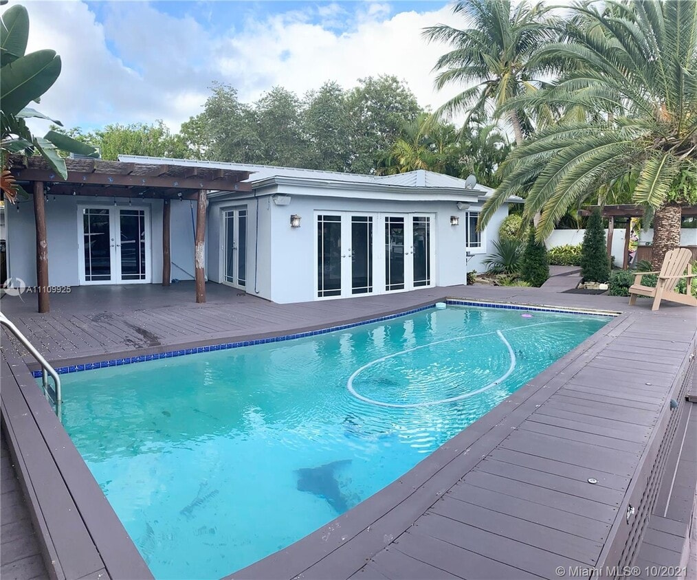 Foto del edificio - 12525 Palm Rd