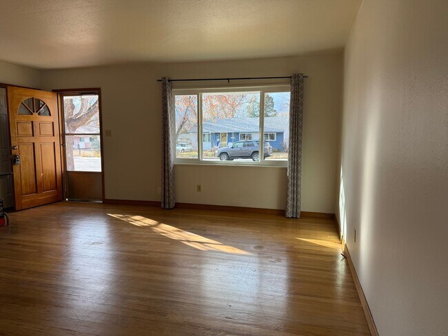 Building Photo - North Central 3 Bedroom Home