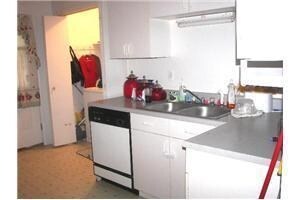 kitchen - 1520 Georgia St