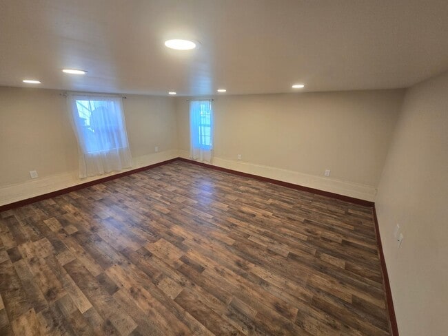 Foto del edificio - AVAILABLE!