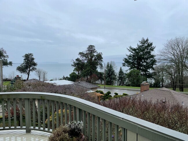 Building Photo - Magnolia Sound view home located near cove...